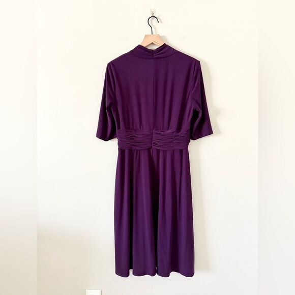 Evan Picone Surplice Neckline Ruched Waist 3/4 Sleeve Midi Dress in Plum Wine 14 - Picture 4 of 6